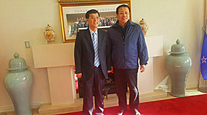 山東省省長(cháng)龔正在新西蘭接見(jiàn)集團董事長(cháng)徐鵬強